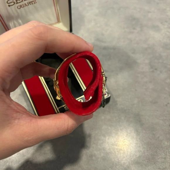 Seiko Quartz Vintage Gold Watch - Picture 6 of 7